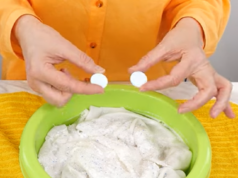 Witte was grauw? Deze virale truc met 1 keukeningrediënt maakt je kleding weer stralend wit